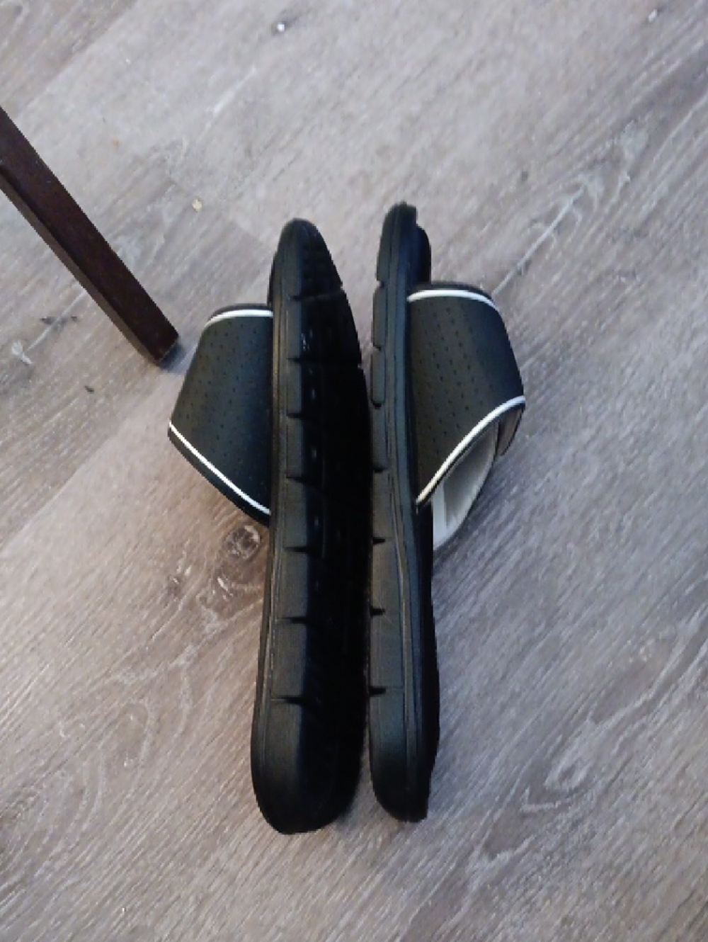 Nike Black and White Slide Sandals - Picture 3 of 7